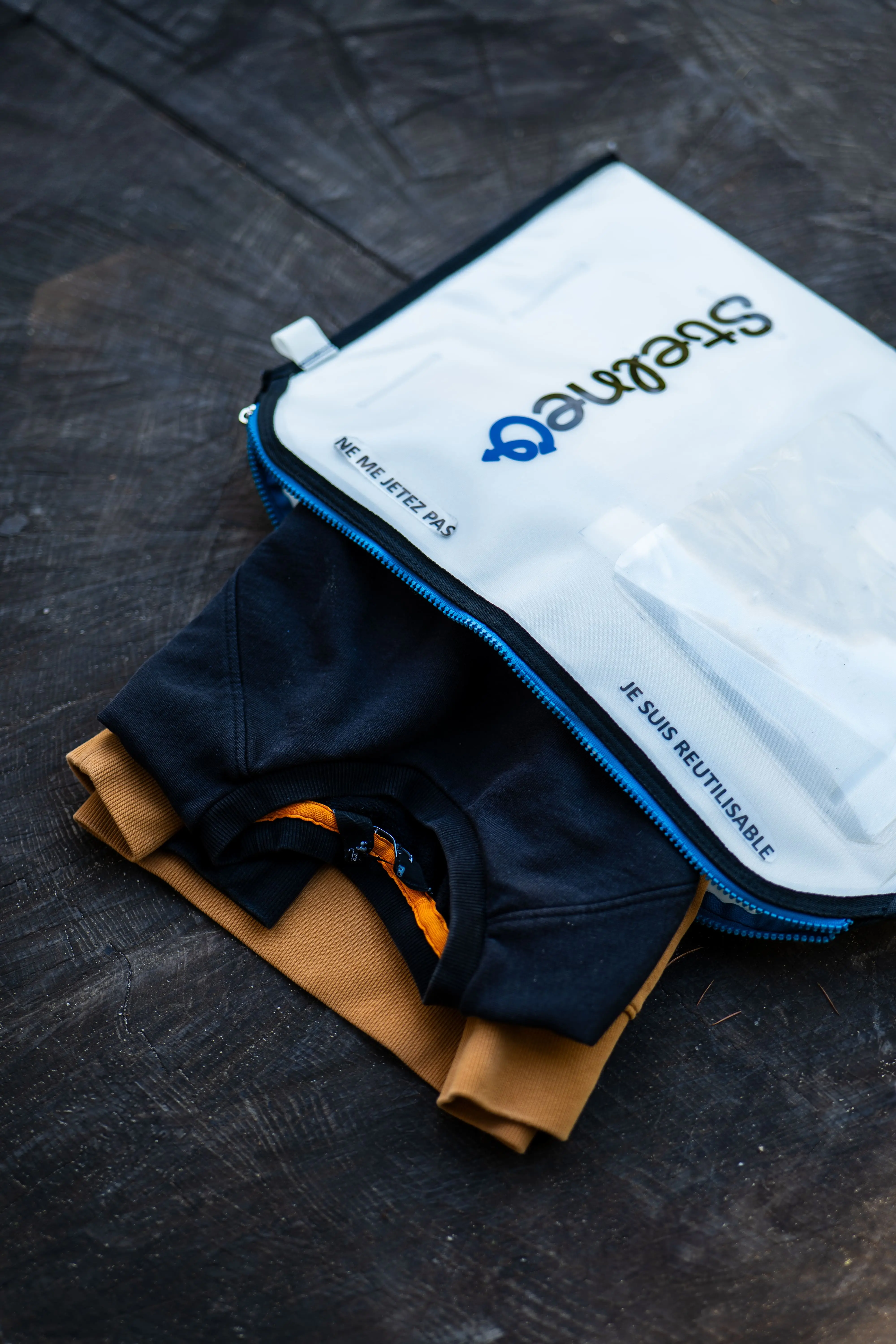 NEO MEDIUM-00 — version plate emballage gonflable Stelneo, vue de profil, fond blanc